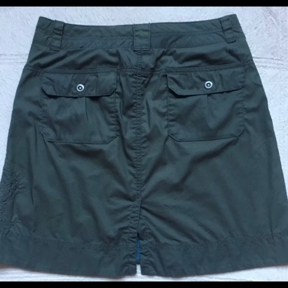 REI Mini Skirt, Sz  2, Army Green, Back Pockets, Double Button Front Zipper, EUC - Picture 2 of 4
